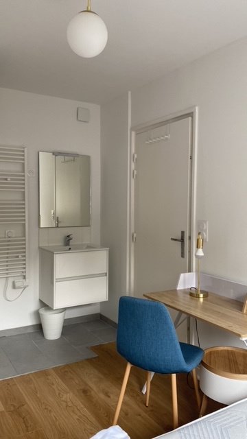 chambre avec salle de douche A LOUER - LA MADELEINE - 9.55 m2 - 536�&euro; charges comprises par mois