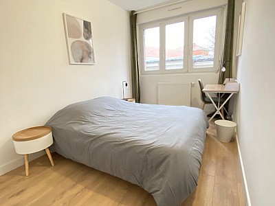 chambre avec salle de douche A LOUER - LA MADELEINE - 9.55 m2 - 536 € charges comprises par mois
