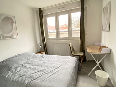 chambre avec salle de douche A LOUER - LA MADELEINE - 9.55 m2 - 536 € charges comprises par mois