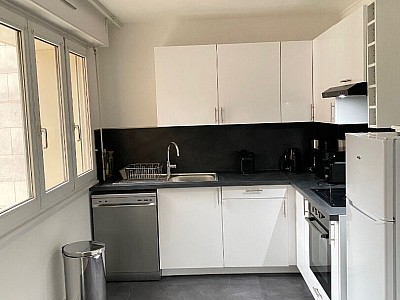 chambre avec salle de douche A LOUER - LA MADELEINE - 9.55 m2 - 536 € charges comprises par mois