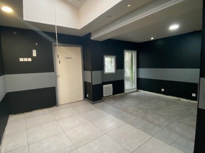 LOCAL COMMERCIAL A LOUER - TOURCOING BLANC SEAU - 64 m2 - 715€ HC par mois
