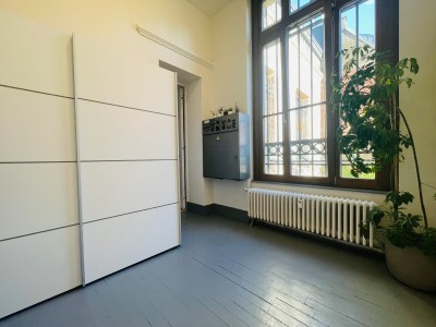 Loft triplex 156 m² à Armentières, lumineux, 3 chambres, séjour 54 m², cuisine ouverte, ascenseur, proche centre et gare. Libre, aucun travaux.