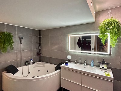 LOFT - TOURCOING Gare : 5,Mtro : 15,Tramway : 15,Bus : 5,cole : 5,Autoroute : 5, - 135 m2 - VENDU