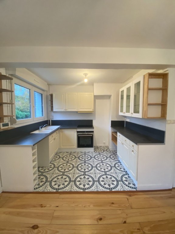 3 chambres A LOUER - TOURCOING - 75.92 m2 - 1�228�&euro; charges comprises par mois