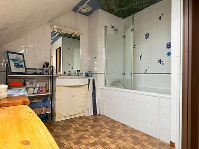 MAISON A VENDRE - VILLENEUVE D ASCQ Bus : 5, - 137 m2 - 379000€