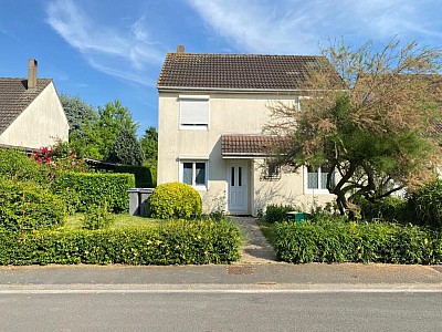 MAISON A VENDRE - VILLENEUVE D ASCQ Bus : 5, - 137 m2 - 379000€