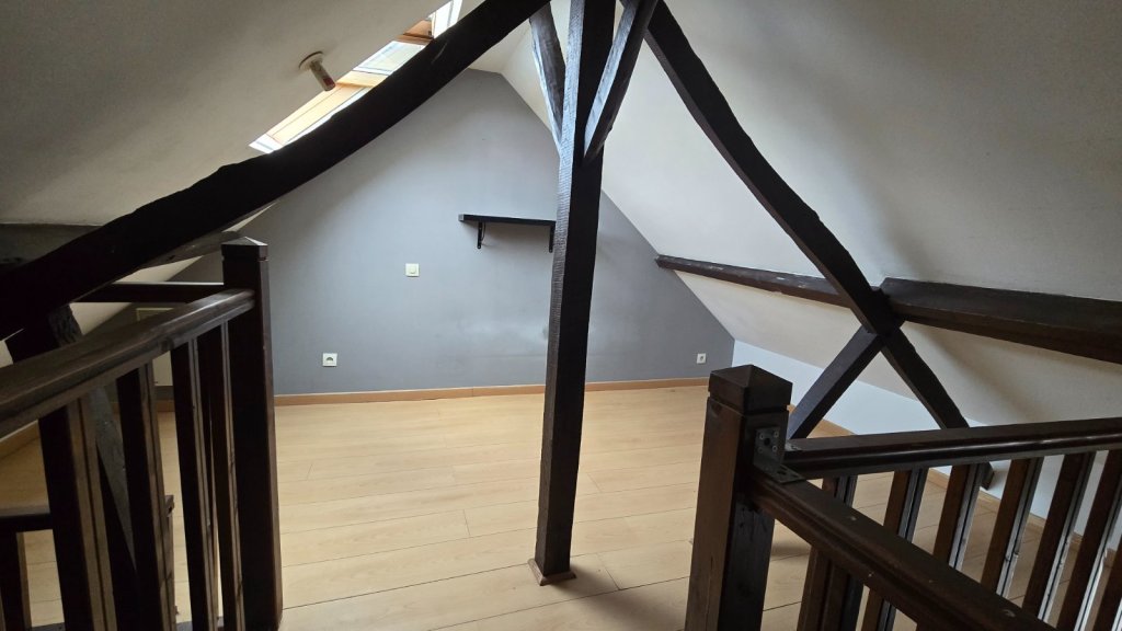 STUDIO AVEC MEZZANINE A LOUER - LILLE - 24.75 m2 - 550 &euro; charges comprises par mois