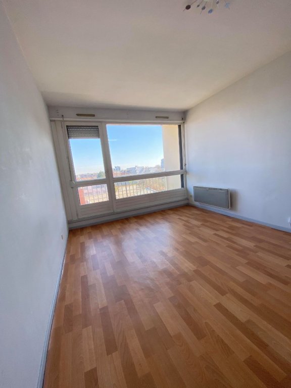 STUDIO A LOUER - LILLE - 32.99 m2 - 540 &euro; charges comprises par mois