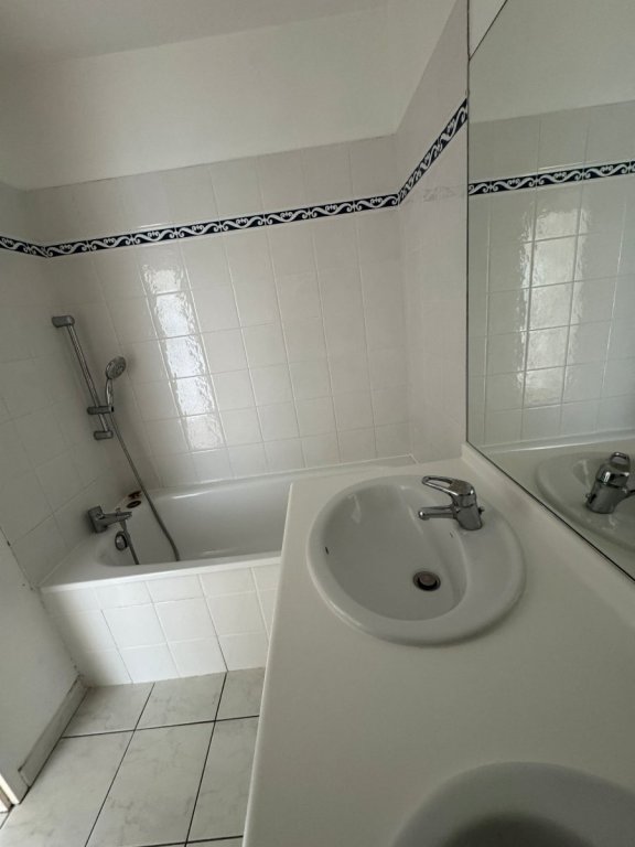 APPARTEMENT T2 A LOUER - MARCQ EN BAROEUL - 45.98 m2 - 790�&euro; charges comprises par mois