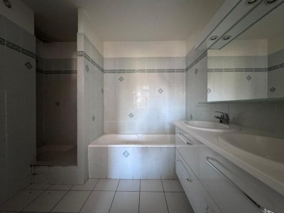 T3 AU PIED DU TRAM ST MAUR A VENDRE - LA MADELEINE - 82 m2 - 245000€