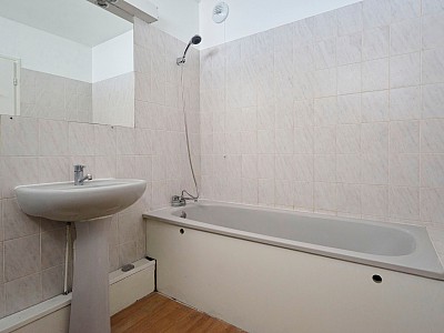 APPARTEMENT T4 - LA MADELEINE TOUS COMMERCES - 104 m2 - 384000€