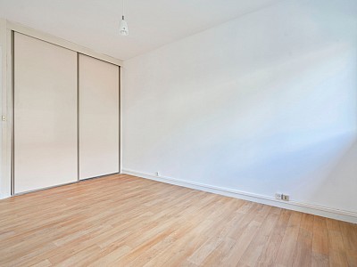 APPARTEMENT T4 - LA MADELEINE TOUS COMMERCES - 104 m2 - 384000€
